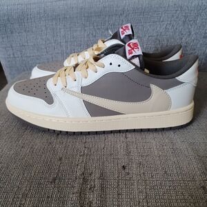 Air Jordan 1 Low Og Travis Scoot Reverse Mocha. Size 10 U.A.